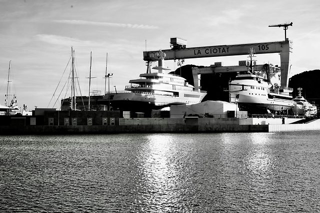 Shipyard Selection & Contracting