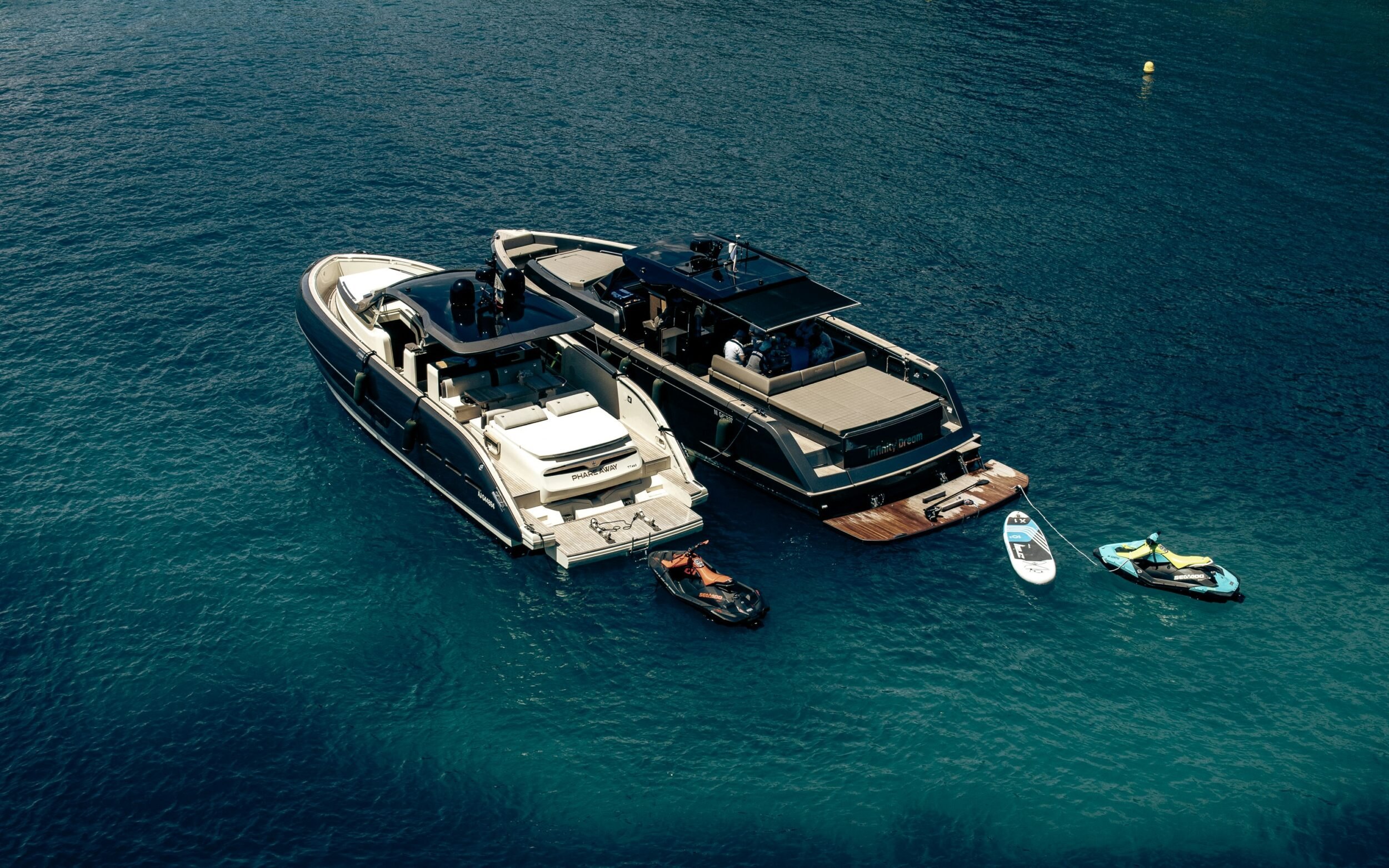 Visitez les yachts que vous avez présélectionnés et faites des offres sur vos favoris