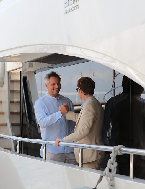 Yacht Buying Negotiation: How to Reach a Fair Deal with Confidence