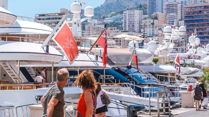 L’immatriculation des bateaux expliquée : Choisir le bon pavillon pour votre yacht