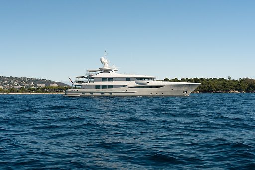 VENDUTO: Amels 52m Were Dreams