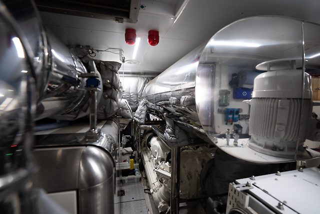 How Long Do Yacht Engines and Generators Last?