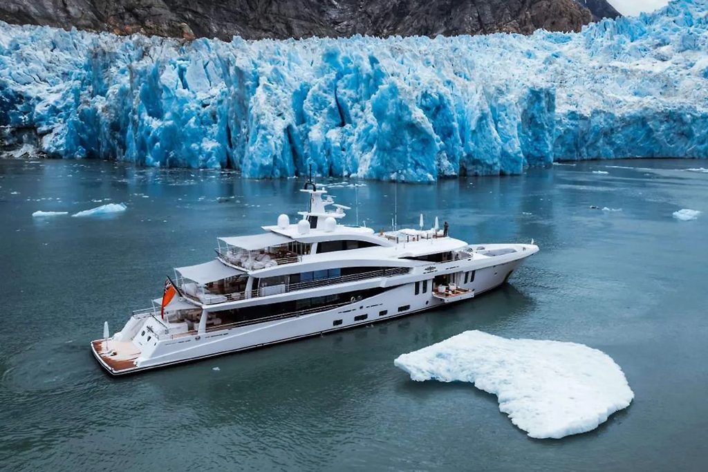 Amels 60m