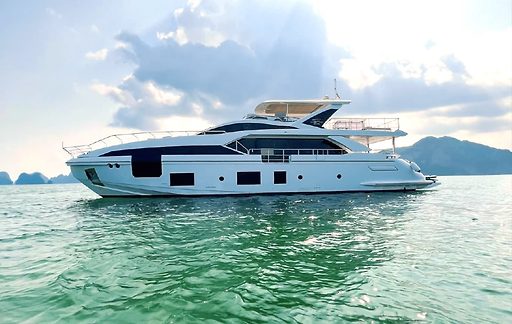 Venduti due yacht Azimut