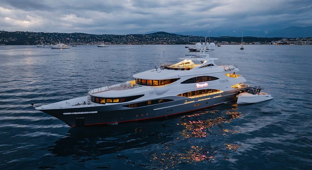 CHAMPAGNE SEAS