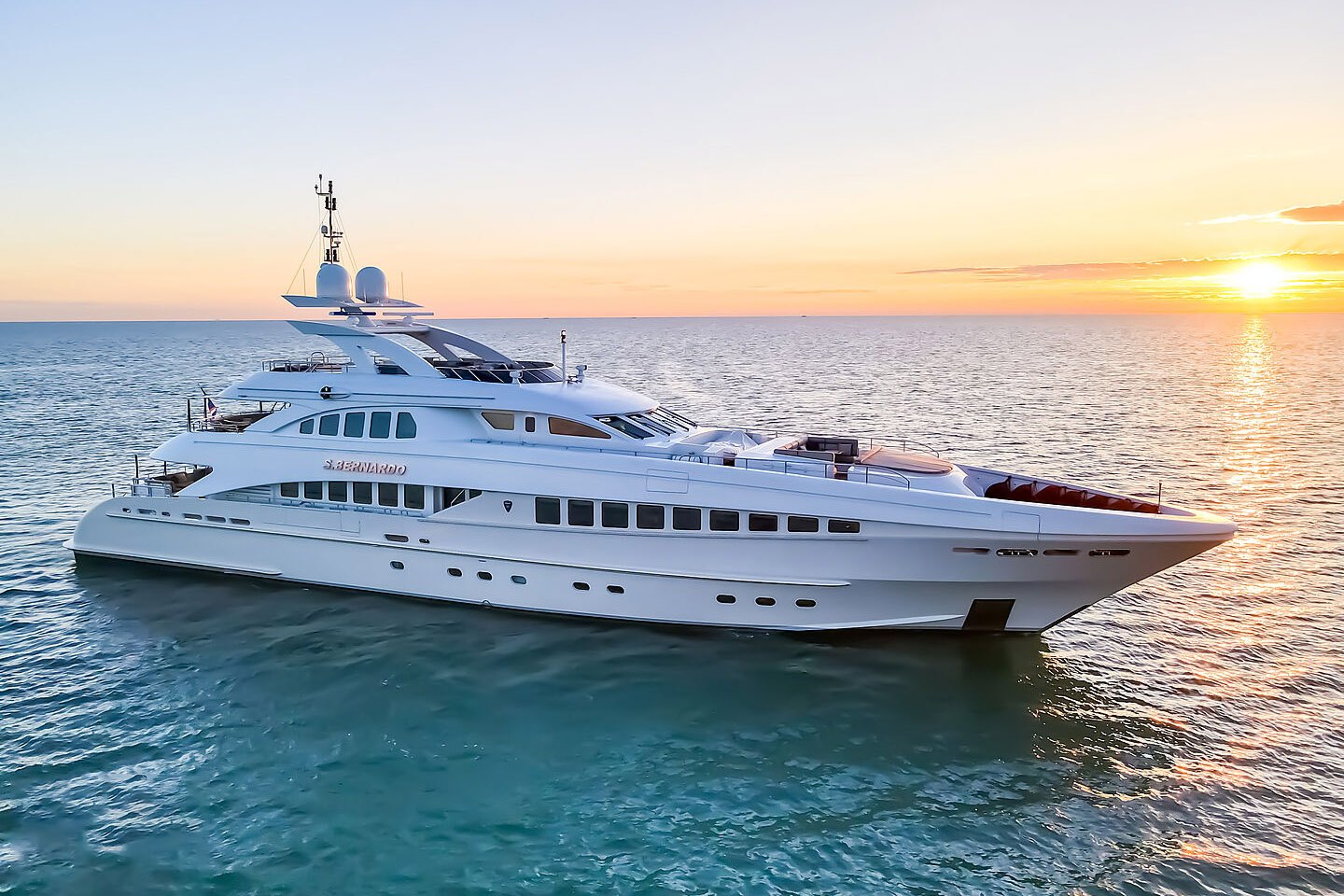 Heesen 4400