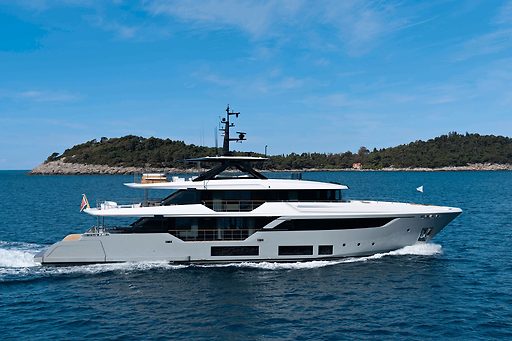 Custom Line Navetta 38