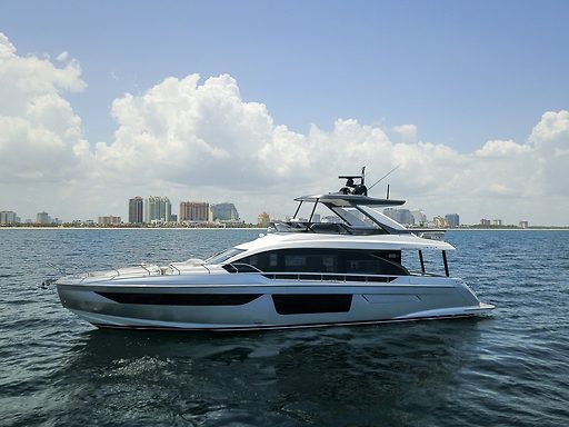 Azimut 68 Fly