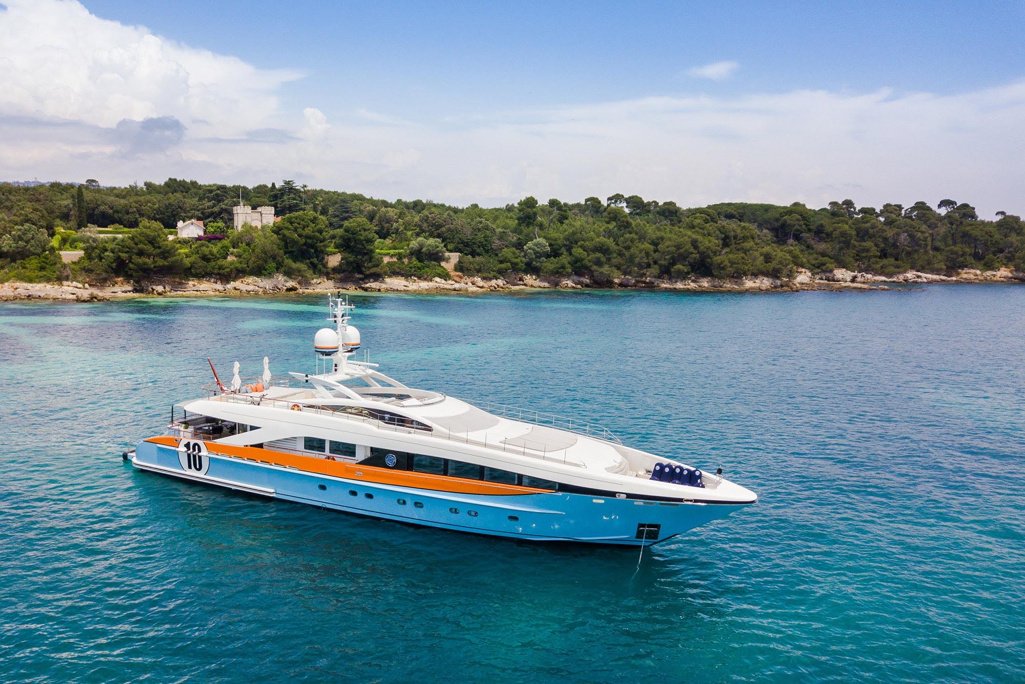 Heesen 3700
