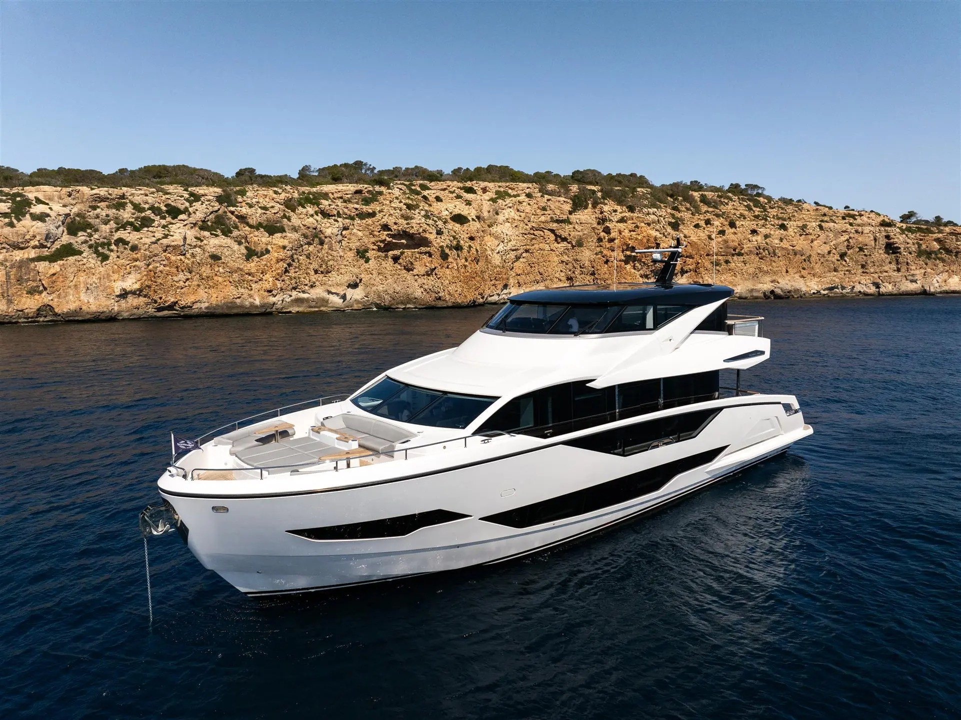 Sunseeker 90 Ocean с закрытой палубой