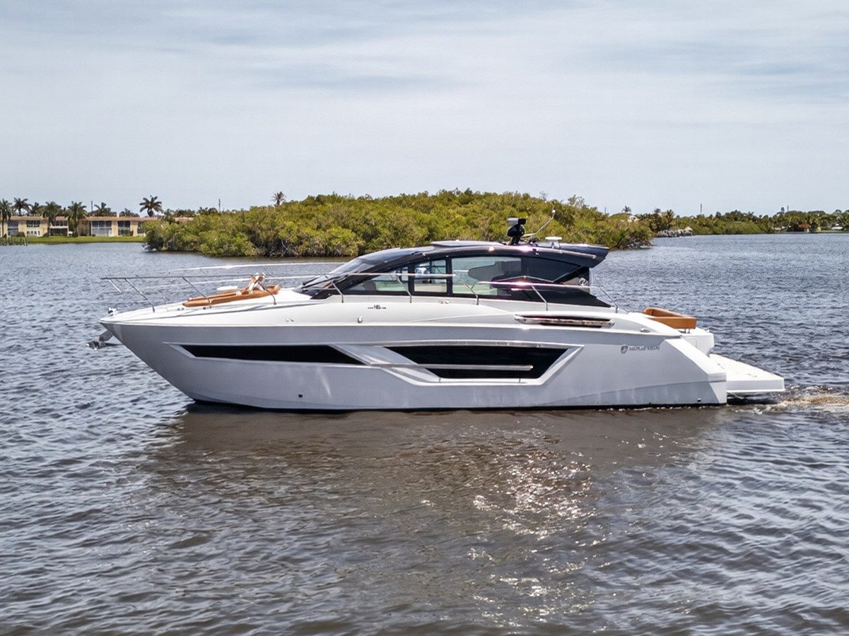 CRUISERS YACHTS 46 CANTIUS