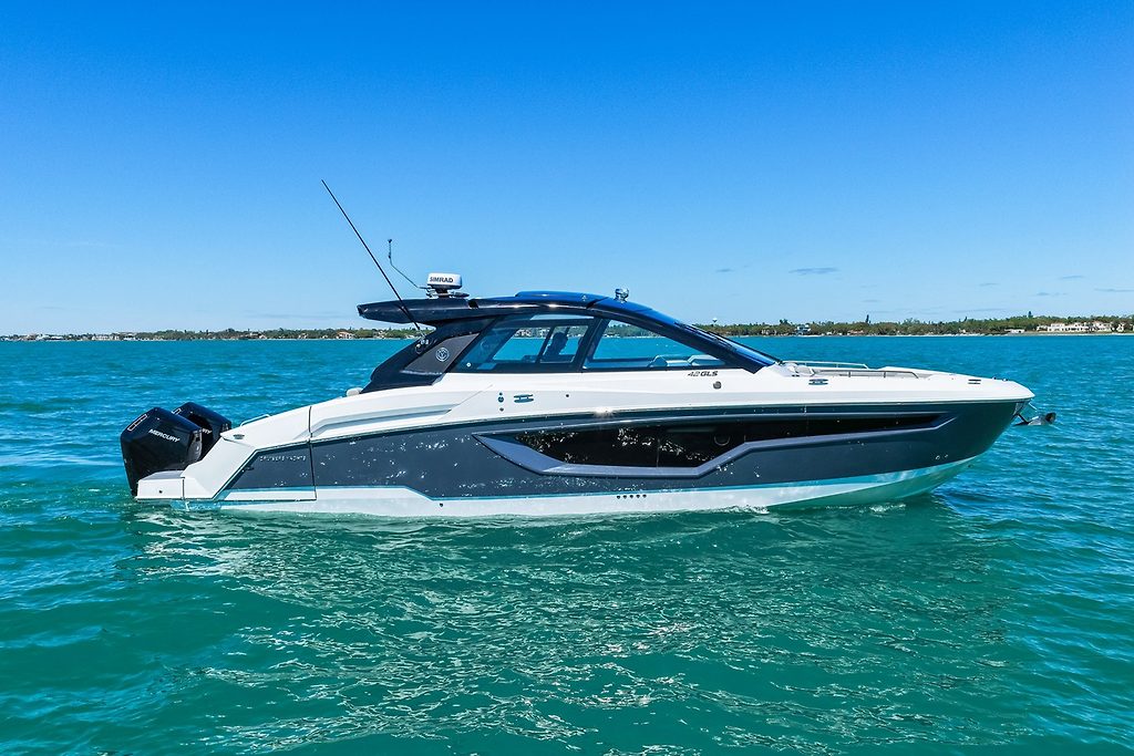 Cruisers Yachts 42 GLS Outboard