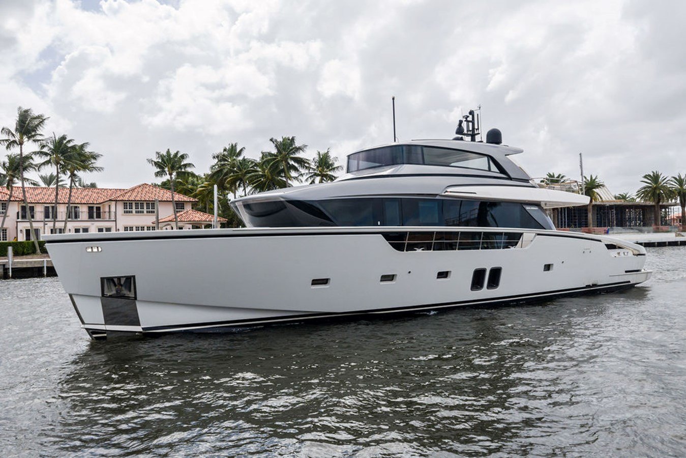 M/Y INTOUCHABLES
