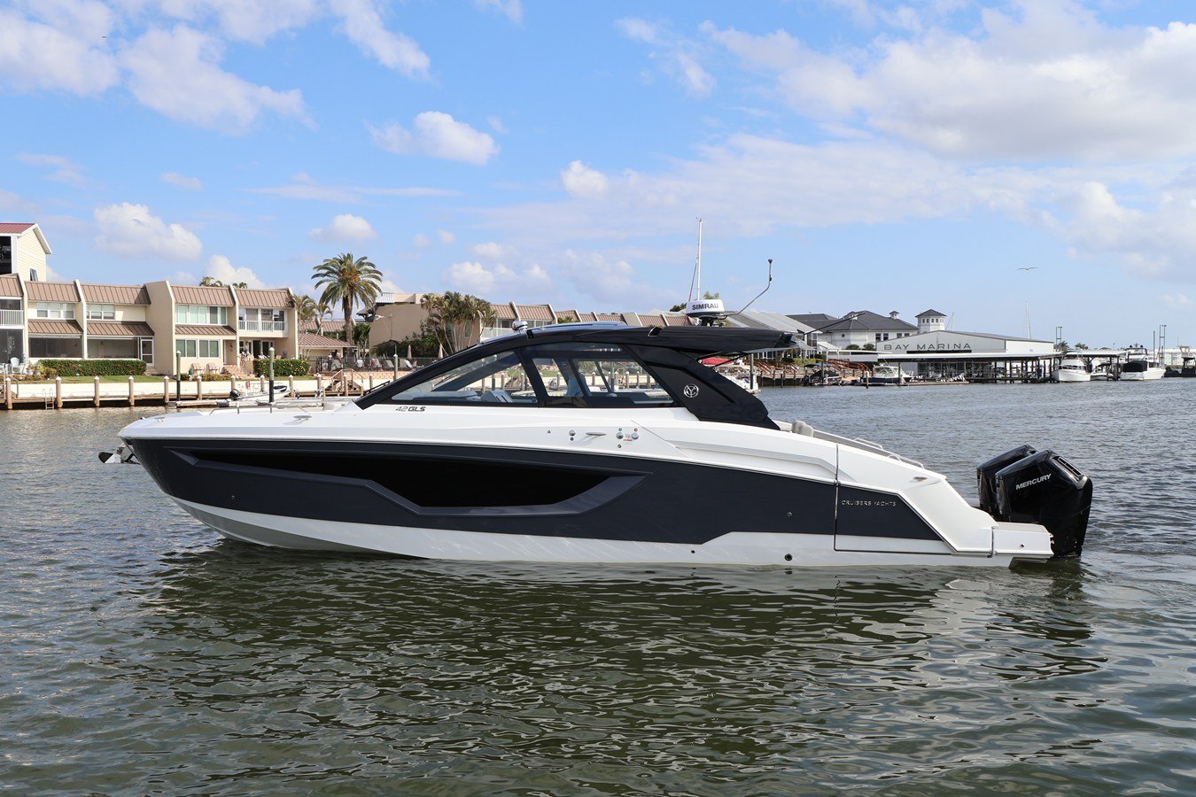 CRUISERS YACHTS 42 GLS OUTBOARD